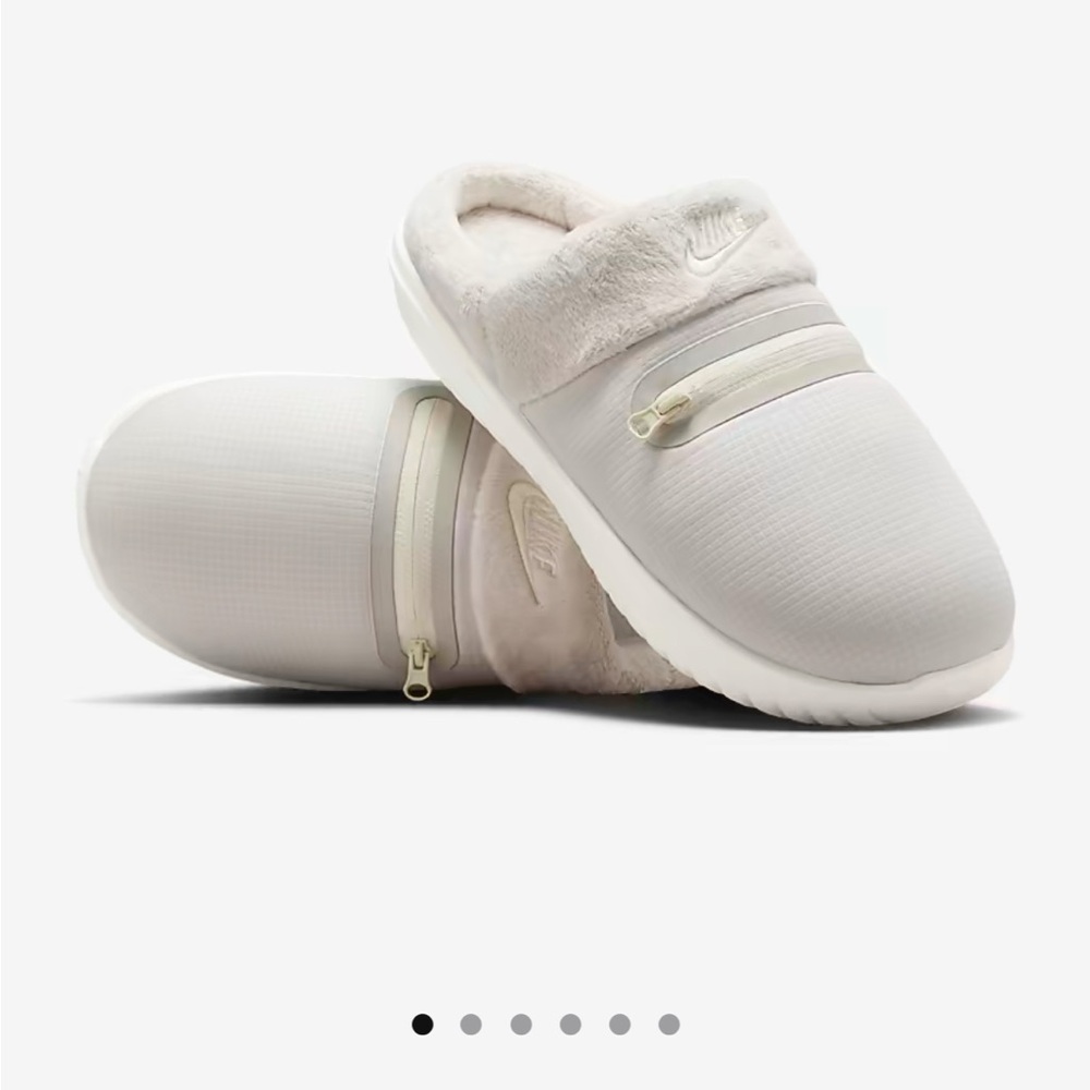 Nike Women’s Barrow Cream Fuzzy Slippers with Zip Pocket